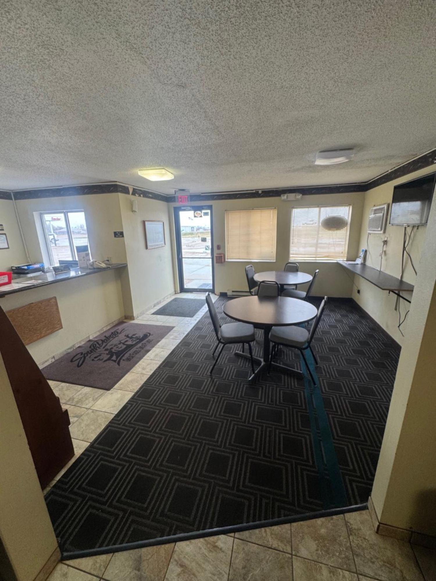 Smart Choice Inn Plankinton Exterior photo