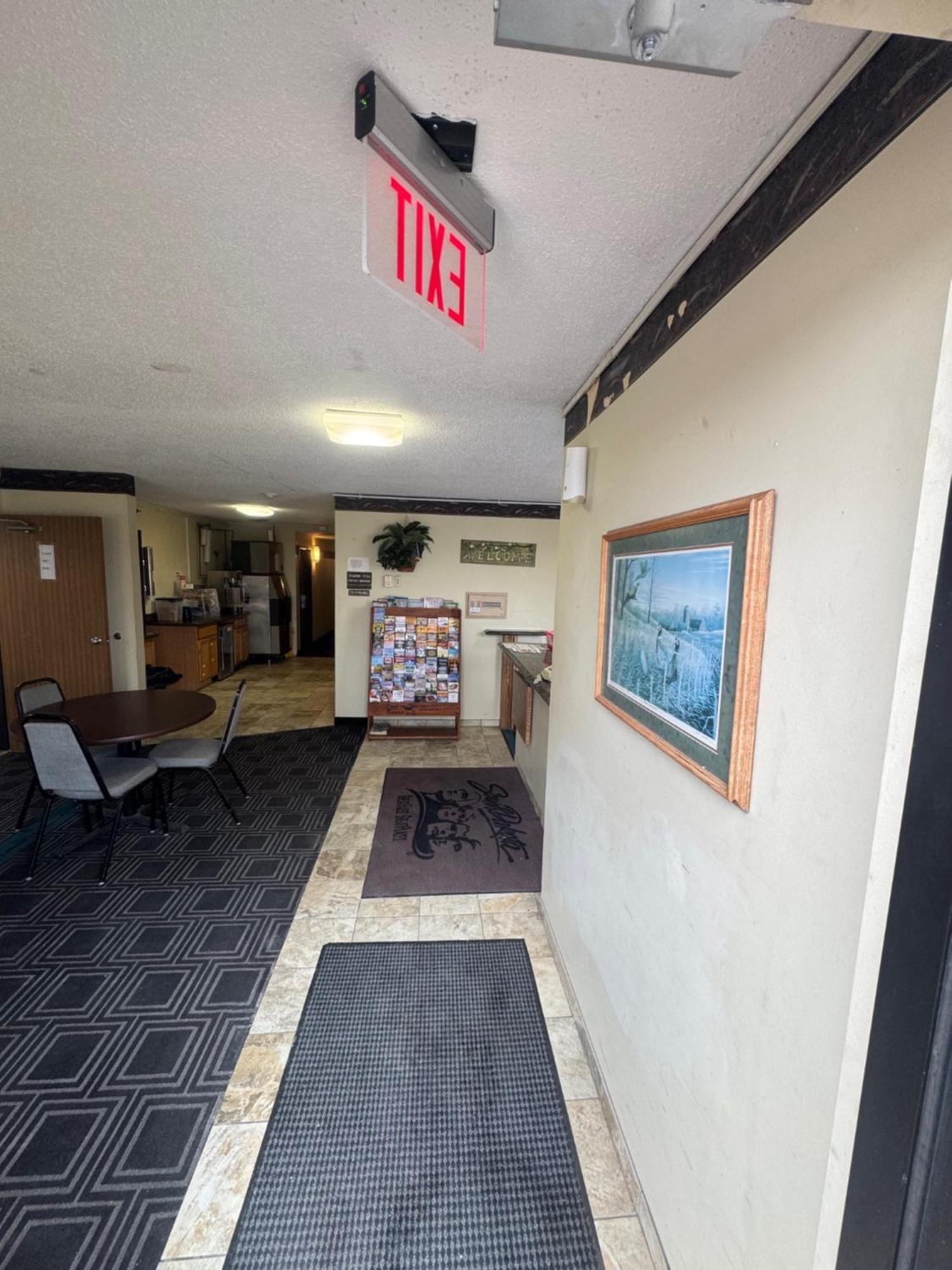 Smart Choice Inn Plankinton Exterior photo