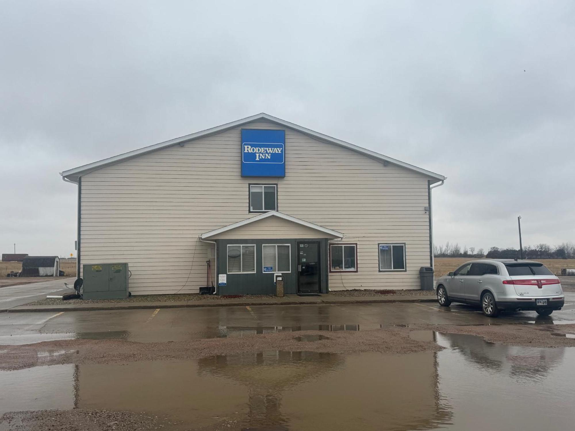 Smart Choice Inn Plankinton Exterior photo